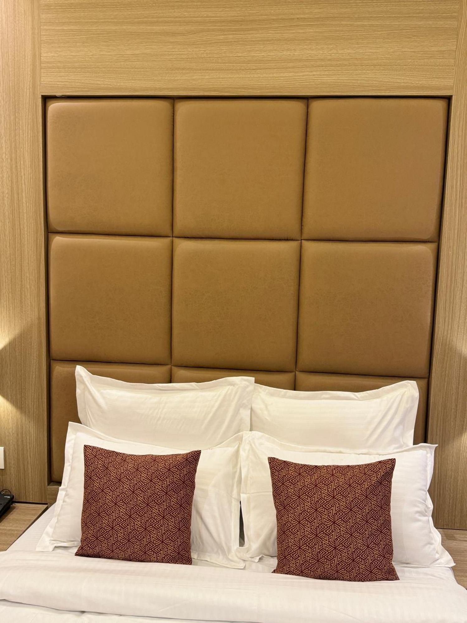 Hotel Bellamont ムンバイ エクステリア 写真