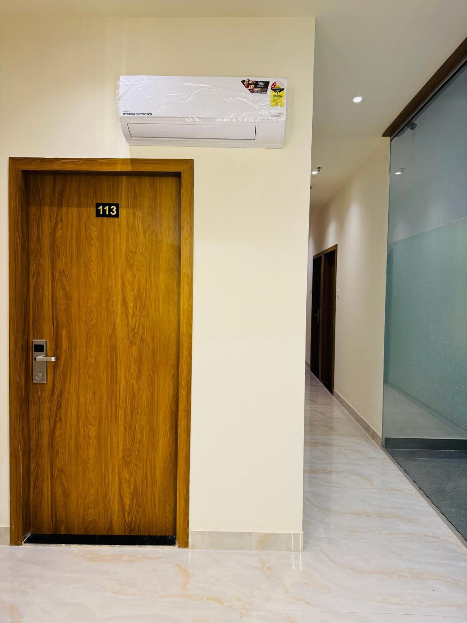 Hotel Bellamont ムンバイ エクステリア 写真