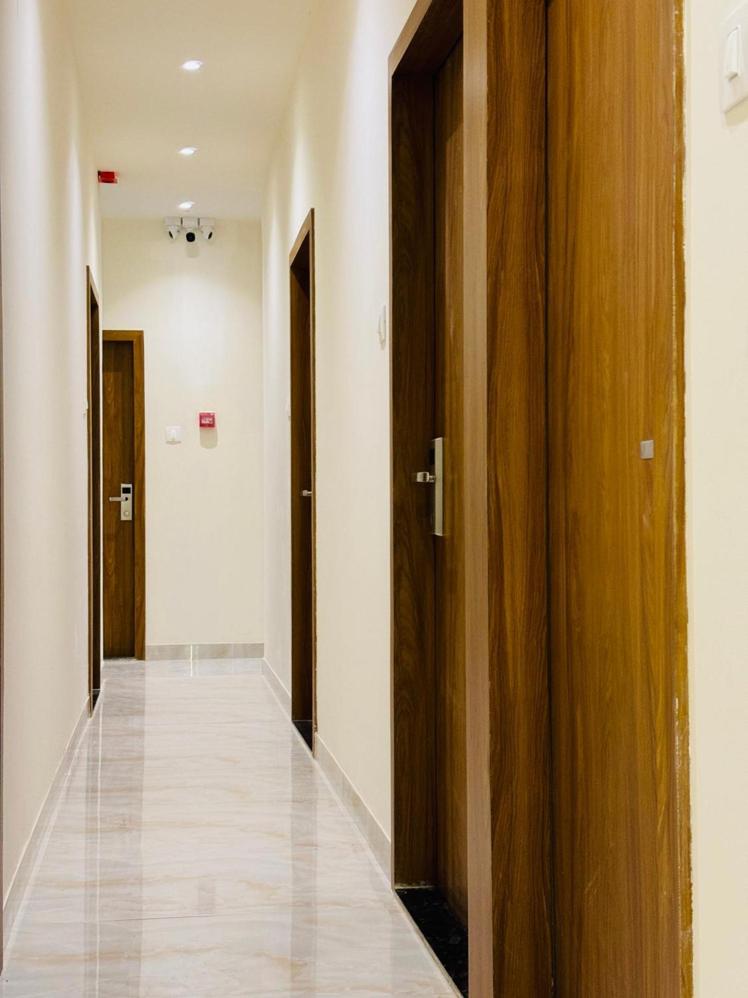 Hotel Bellamont ムンバイ エクステリア 写真