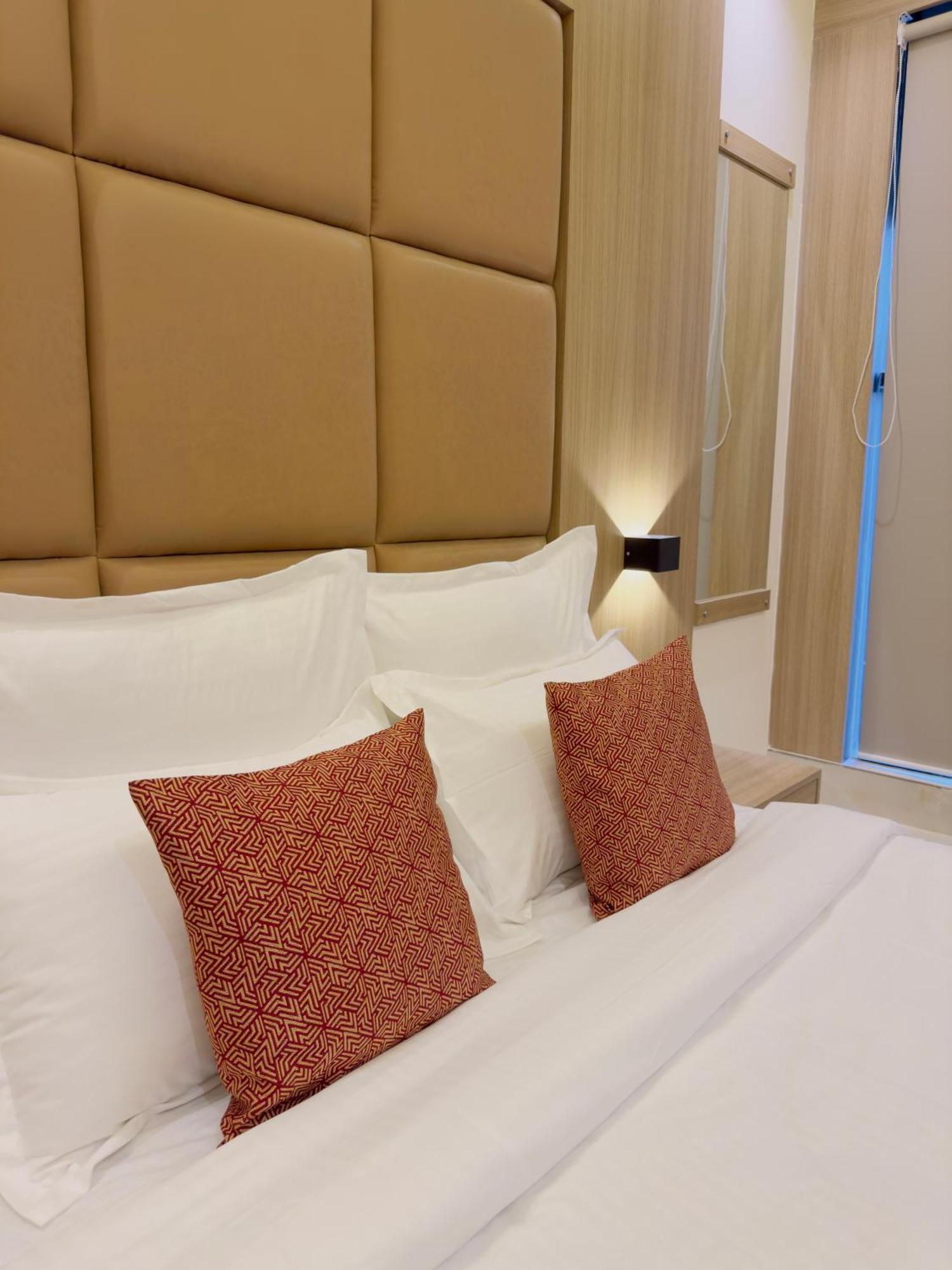 Hotel Bellamont ムンバイ エクステリア 写真