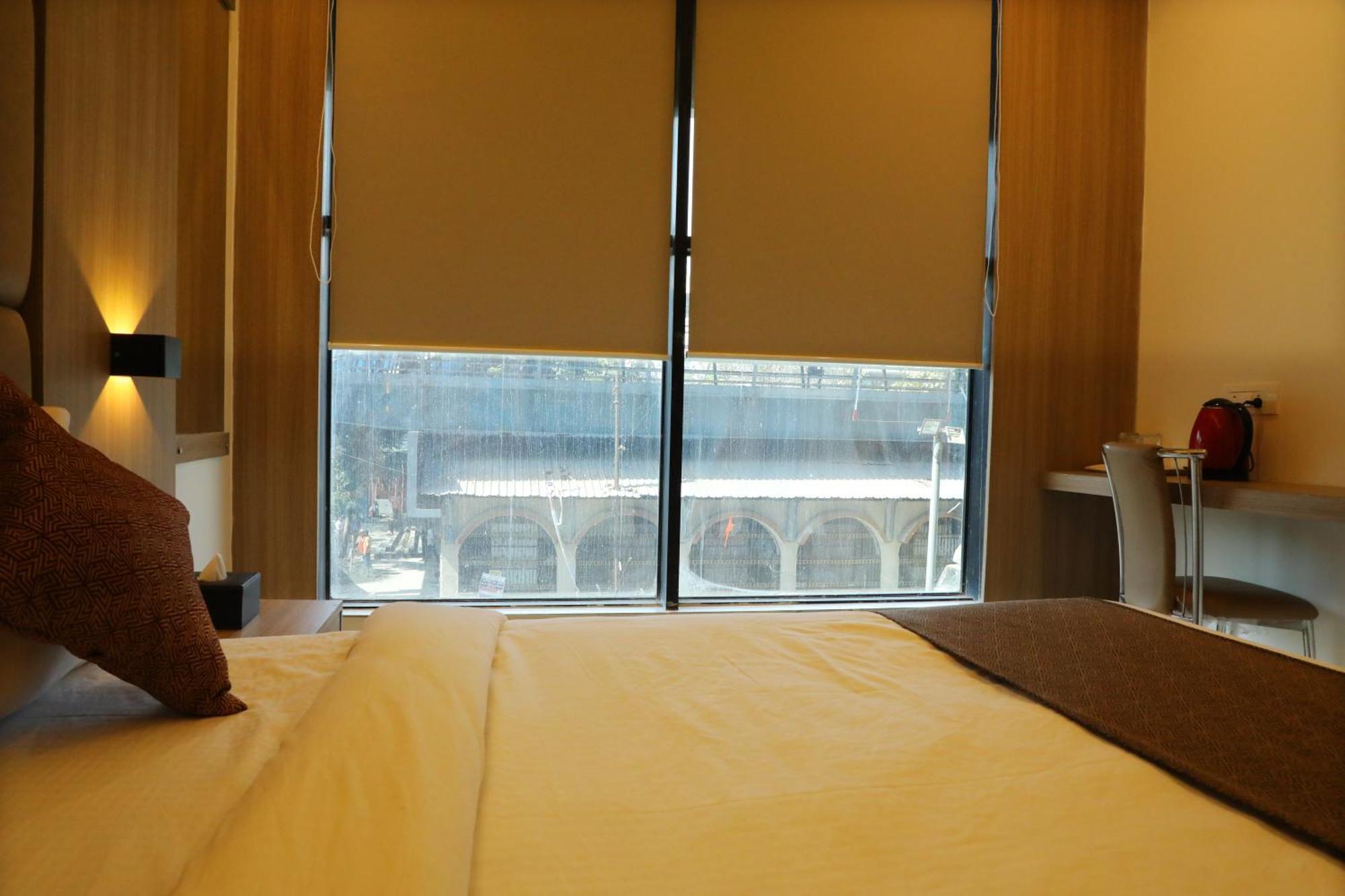 Hotel Bellamont ムンバイ エクステリア 写真