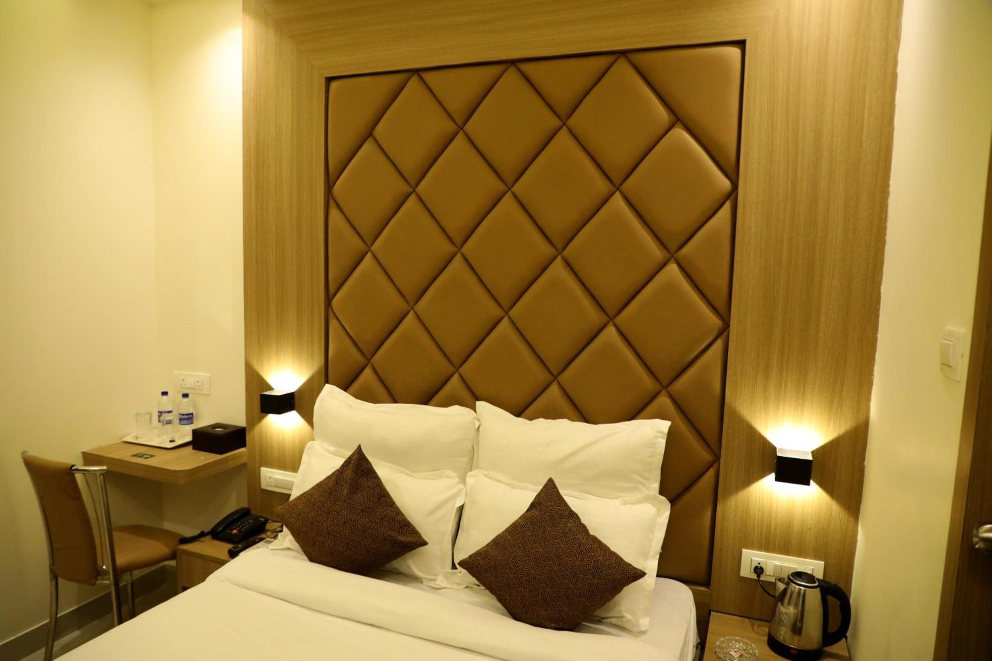 Hotel Bellamont ムンバイ エクステリア 写真