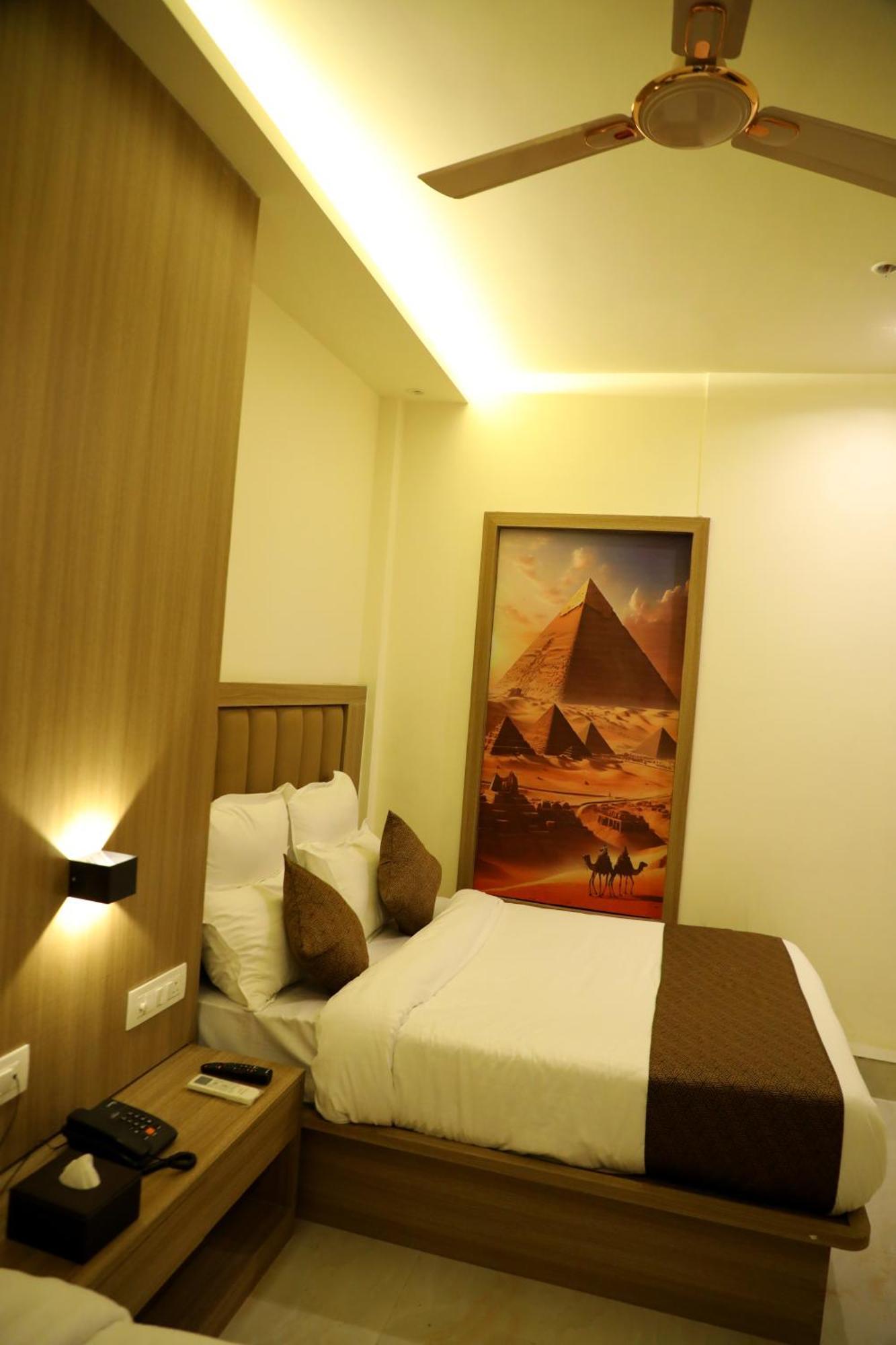 Hotel Bellamont ムンバイ エクステリア 写真